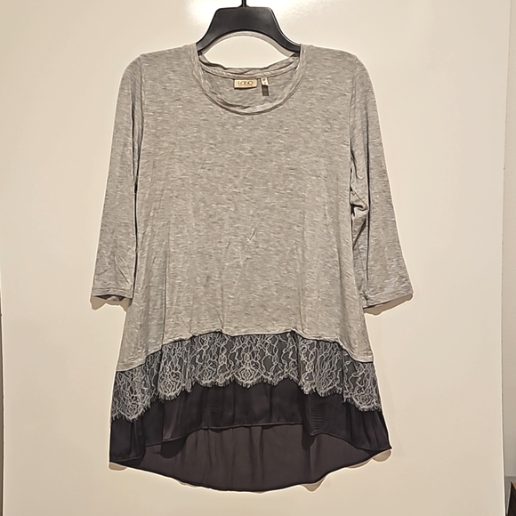 LOGO by Lori Goldstein Tops - LOGO Lori Goldstein Shades of gray lacey tiered tunic top cozy Medium Petite